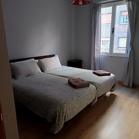 Segundo Antolin Yellow Door Ponferrada Ngoại thất bức ảnh