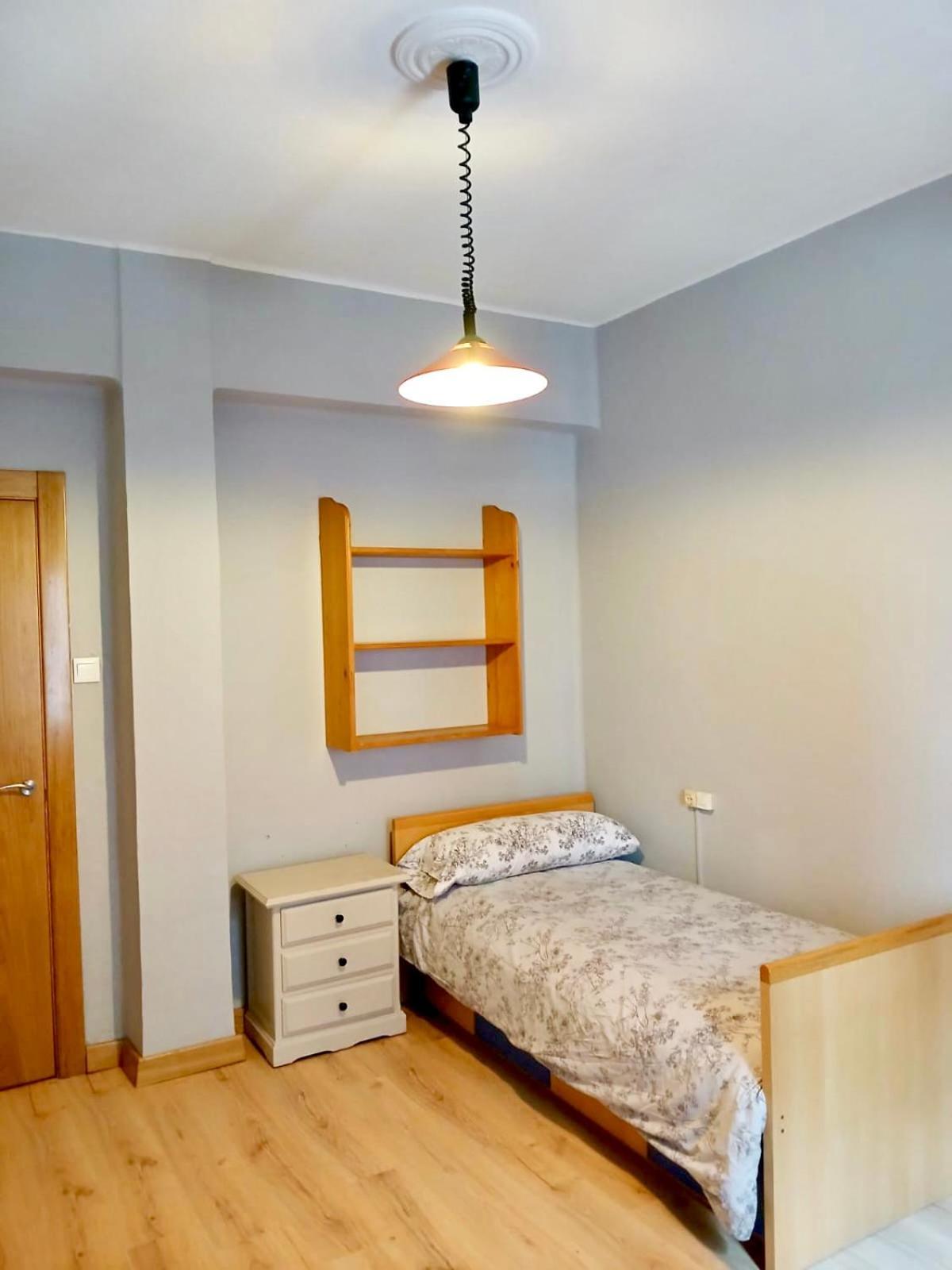 Segundo Antolin Yellow Door Ponferrada Ngoại thất bức ảnh