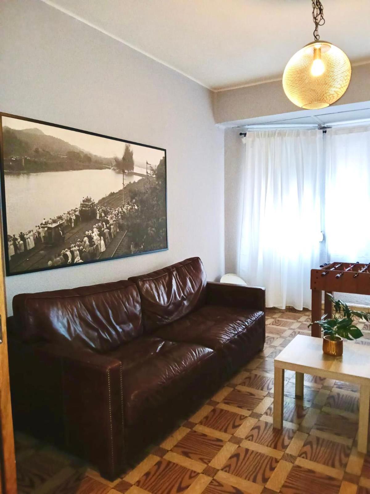 Segundo Antolin Yellow Door Ponferrada Ngoại thất bức ảnh