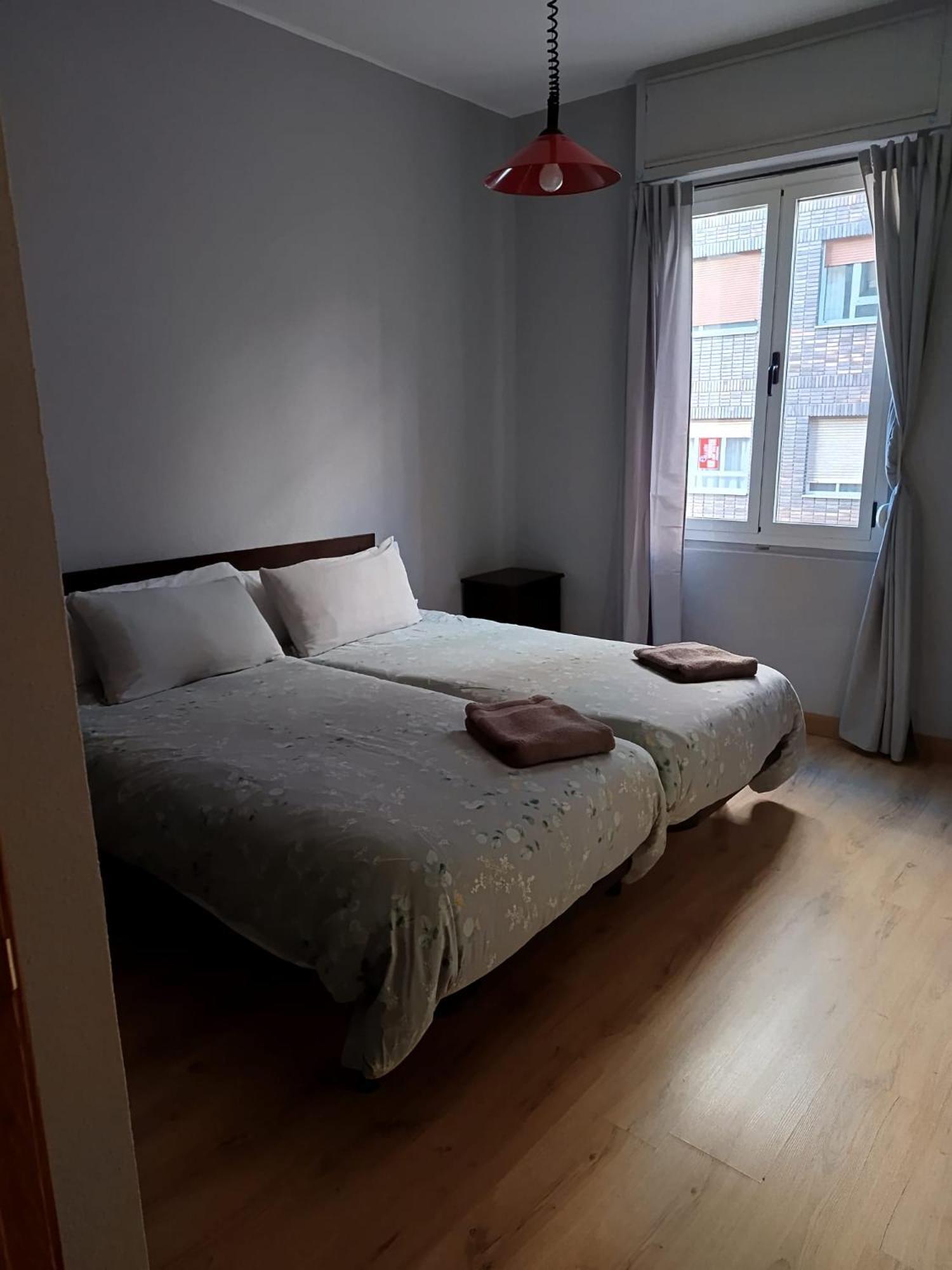 Segundo Antolin Yellow Door Ponferrada Ngoại thất bức ảnh